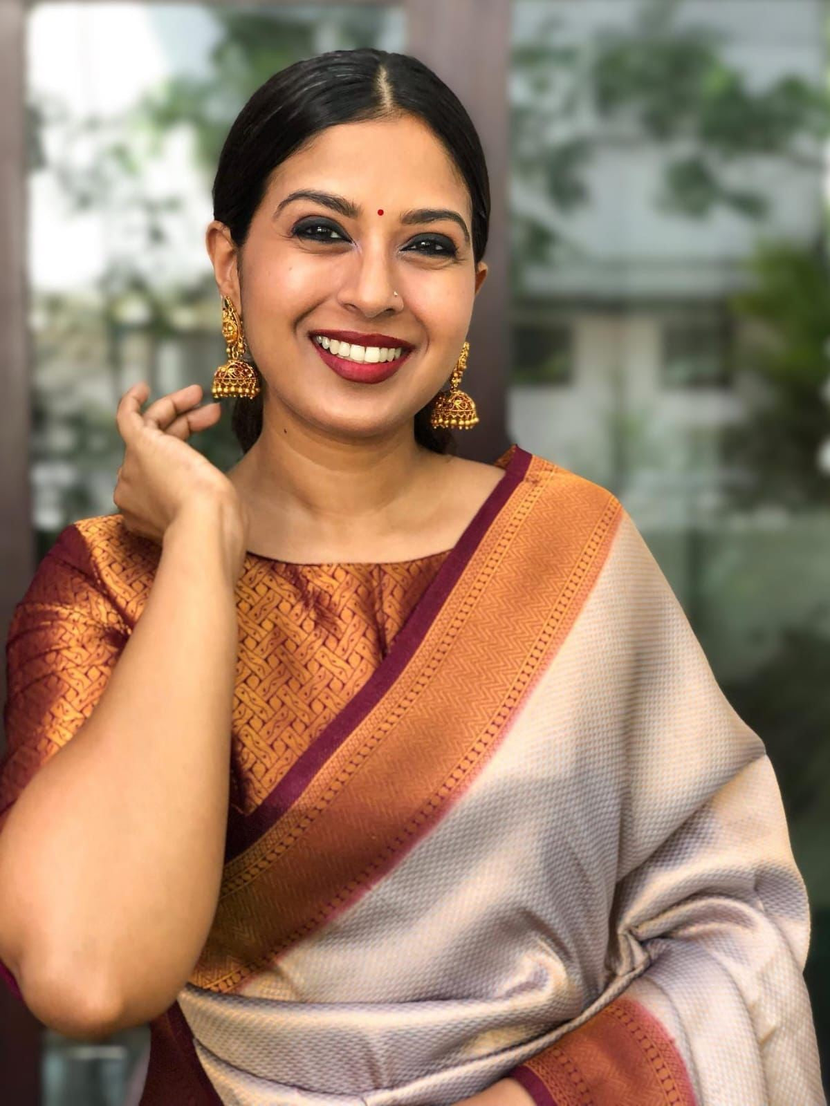Semi Silk Kanjeevaram Elegant Design Silverish Grey Saree with Handmade Tussels